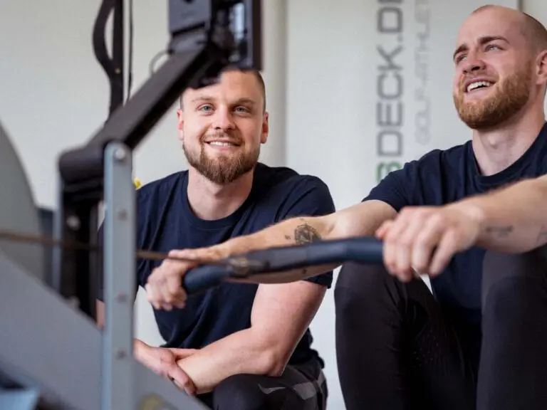 Personal Training am Ruderegometer im Trainingsdeck