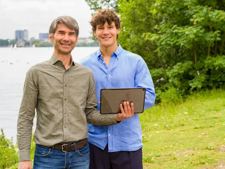 Frank Erpinar mit dem Popsänger und Songwriter Wincent Weiss in Hamburg