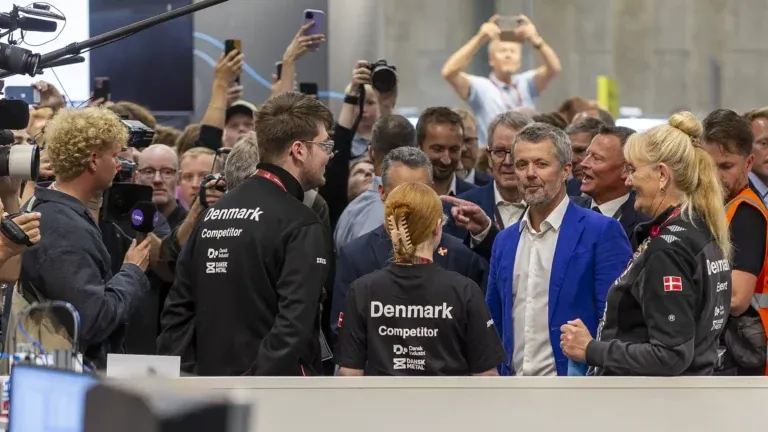 König von Dänemark besucht EuroSkills 2025 in Herning – Skill 04 Mechatroniker