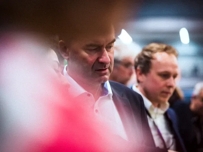 Portrait Hubert Aiwanger, bayerischer Wirtschafts-Staatsminister, beim RoboCup 2025 in Nürnberg, fotografiert von Frank Erpinar